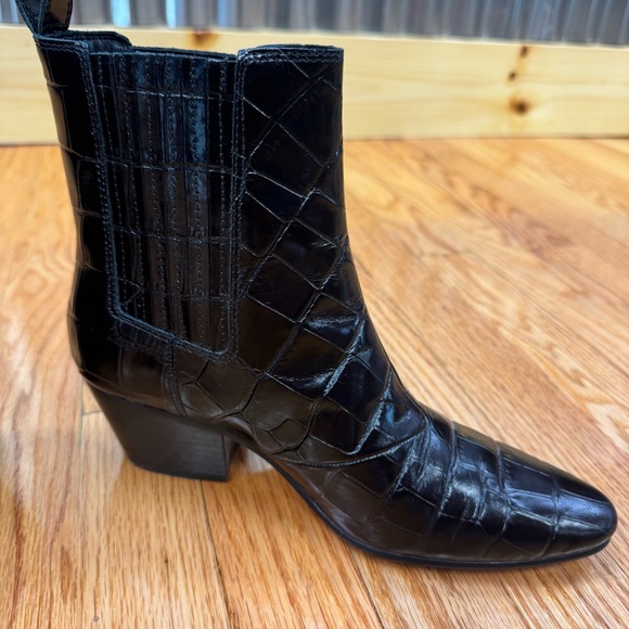 J Crew Black Leather Croc-Embossed Pull-on Ankle Boots - Picture 7 of 10